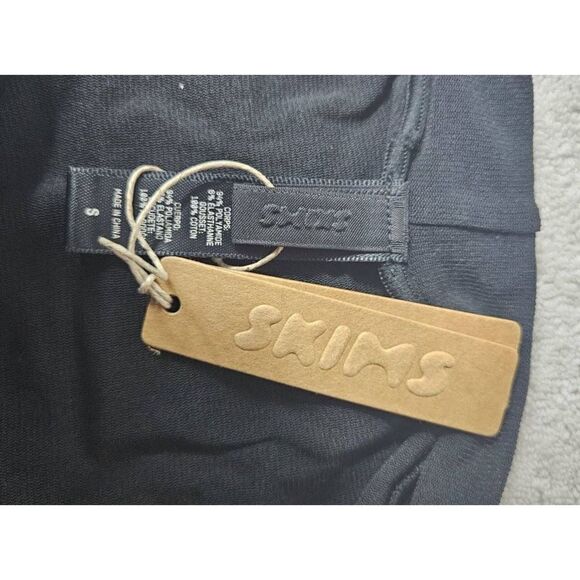 Skims bikini panty Nwt - Picture 4 of 9